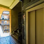 Fleur Creme Apartment